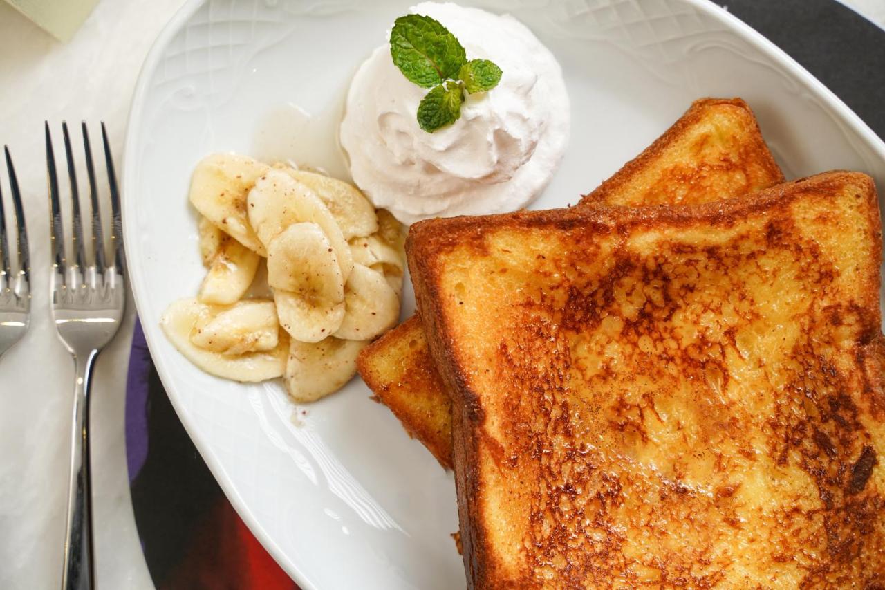Ambiance Boutique Art Hotel ラホール エクステリア 写真 French toast with bananas