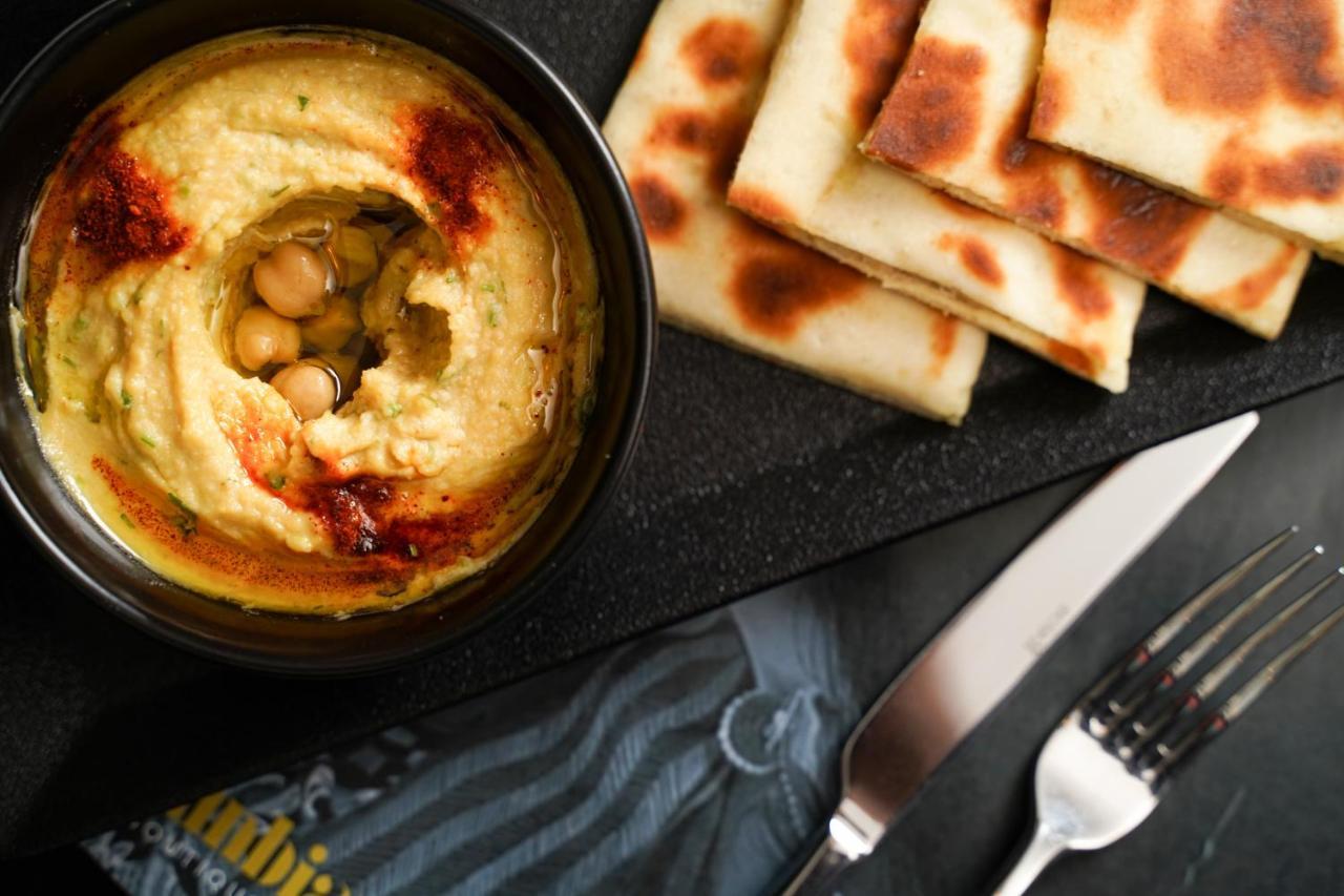 Ambiance Boutique Art Hotel ラホール エクステリア 写真 Hummus